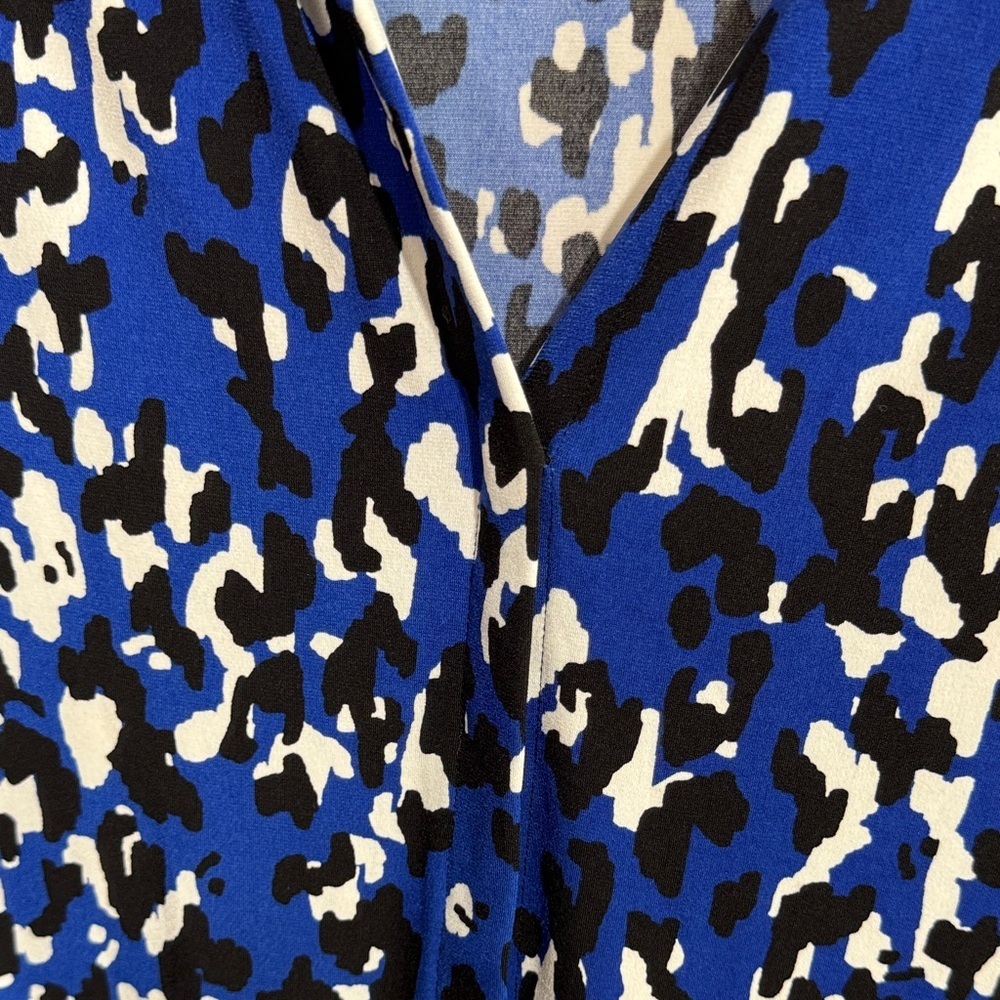 EUC Calvin Klein Women's Sleeveless Shell in Blue, Black, and White Animal Print - Picture 4 of 7